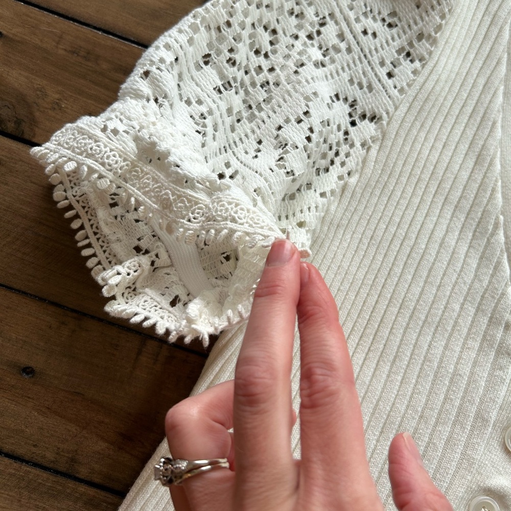 White Lace-Sleeve V-Neck Ribbed Sweater - Picture 8 of 12